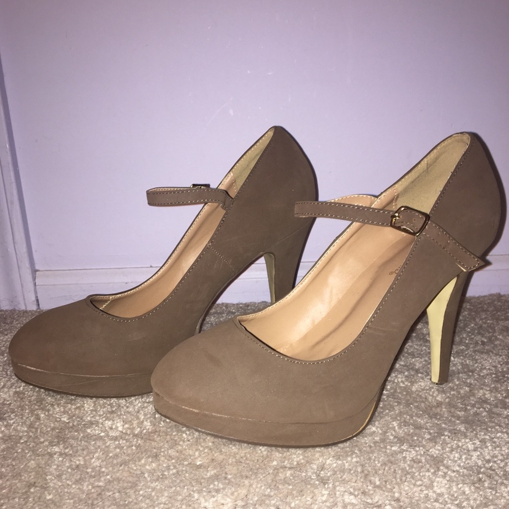 Dark Mauve Heels BARELY WORN